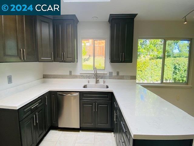 Building Photo - 612 Tahos Rd