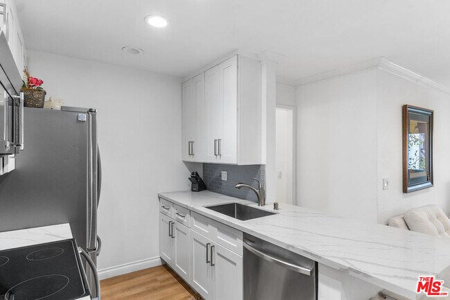 Building Photo - 1351 N Orange Dr