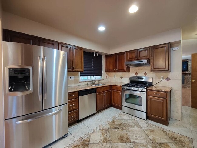 Building Photo - 16456 E Kentucky Ave