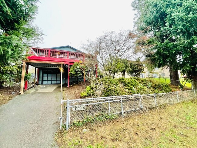 Building Photo - Tranquil House on Quiet South Delridge Street!