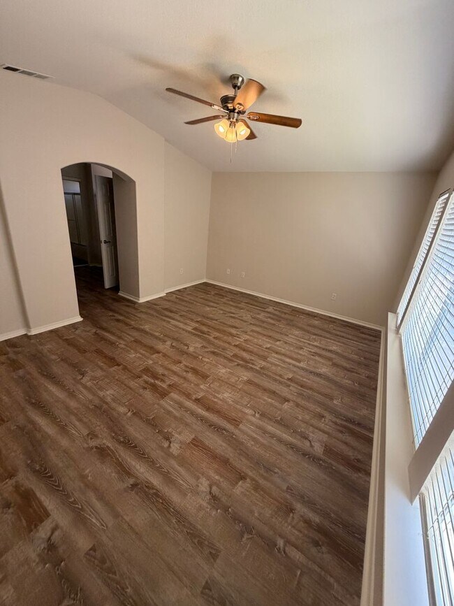 Building Photo - 1810 Baylor Ln