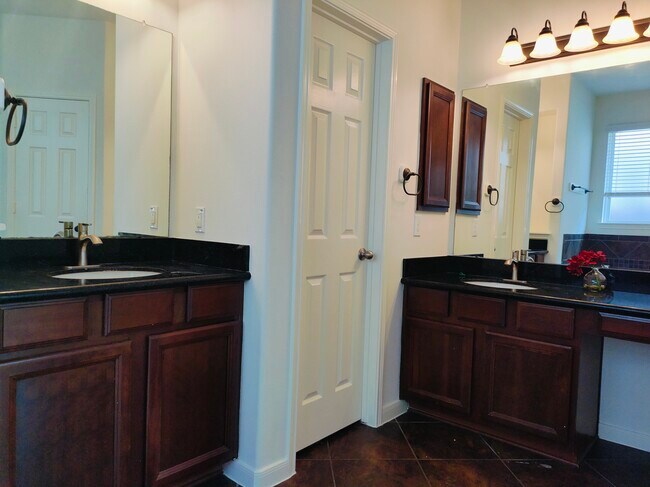Building Photo - 6122 Vadini Shores Ln