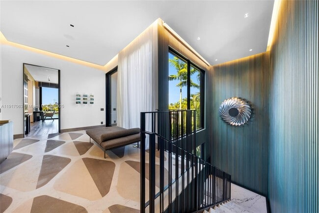 Building Photo - 200 W Rivo Alto Dr