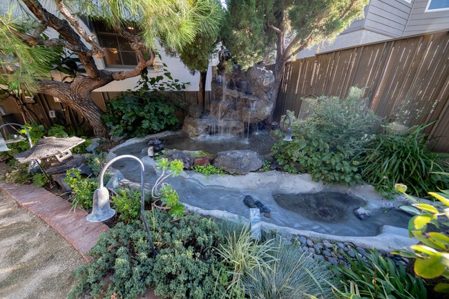 Building Photo - Burbank Wonder Years house