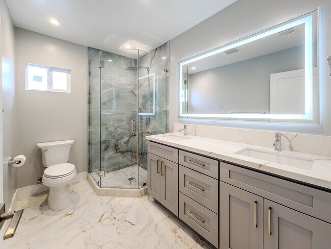 Building Photo - High-End Living Starts Here – Custom Finis...