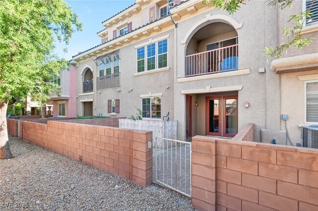 Building Photo - 10091 Sand Key St