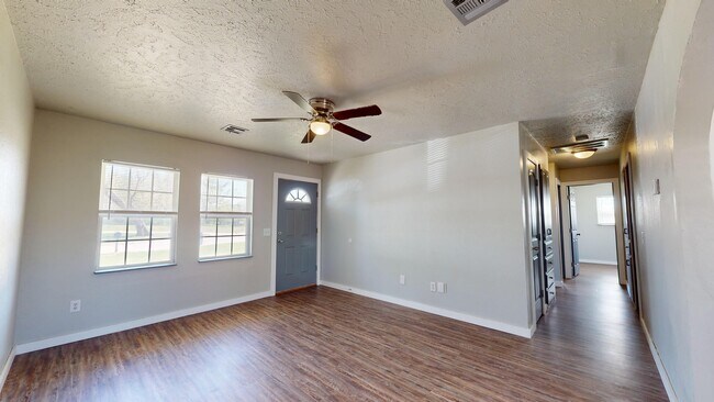 Building Photo - 1833 Rhythm Rd