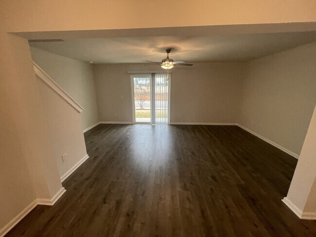 Building Photo - 3 bd 2.5 ba townhome