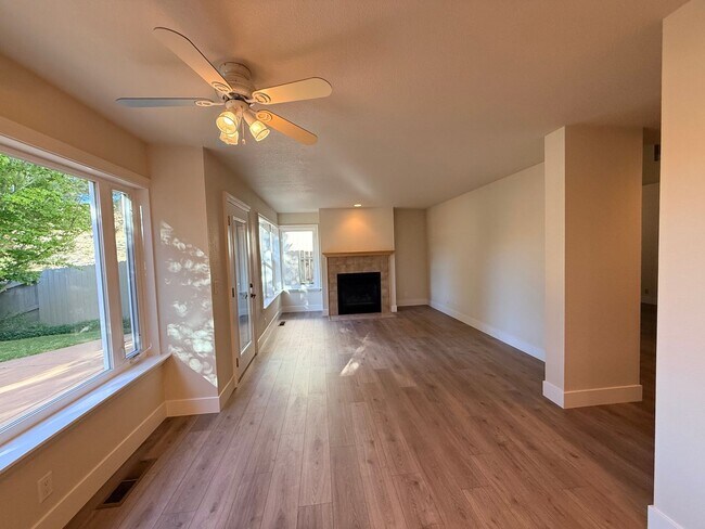 Building Photo - 3056 Alpine Creek Rd