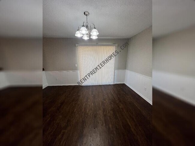 Building Photo - 981 NW 5th St