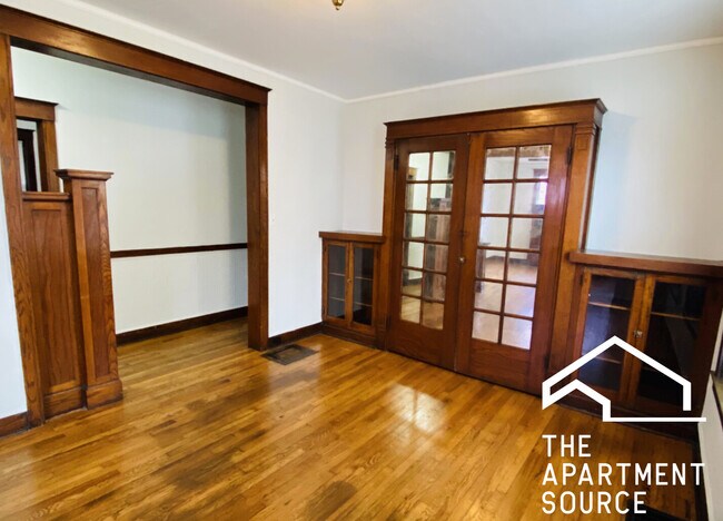 Building Photo - 4040 W Dickens Ave