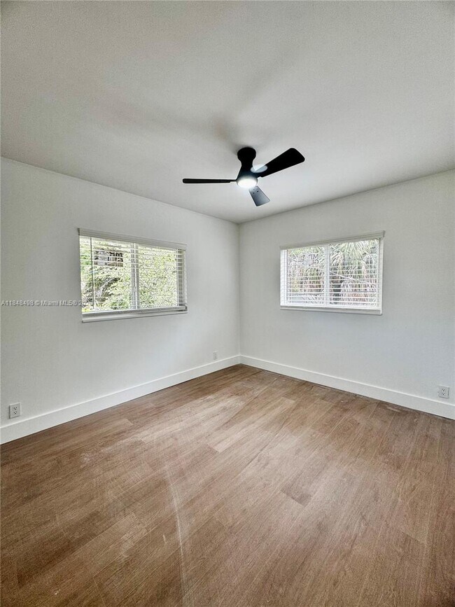 Building Photo - 1460 SW 24th Ct