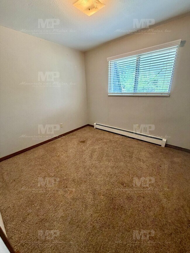 Building Photo - 1628 Azalea Dr