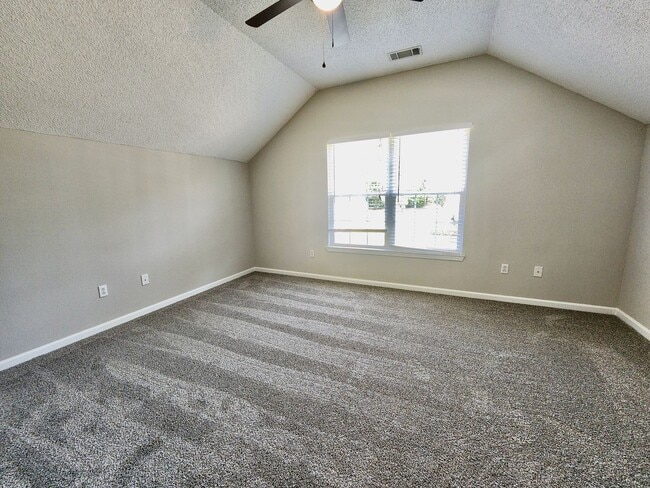 Building Photo - Adorable, well taken care of three bedroom...