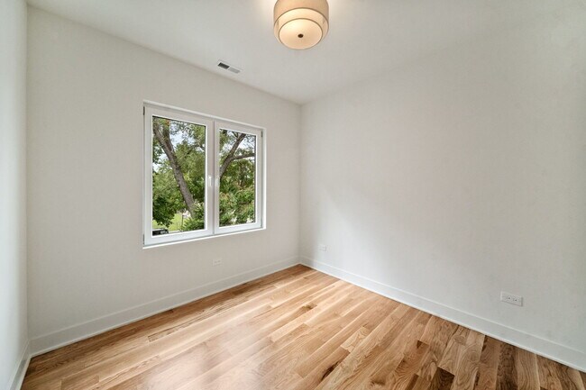Building Photo - 1355 W 16th St