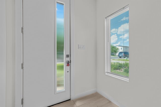 Building Photo - 409 Deer Path Lp