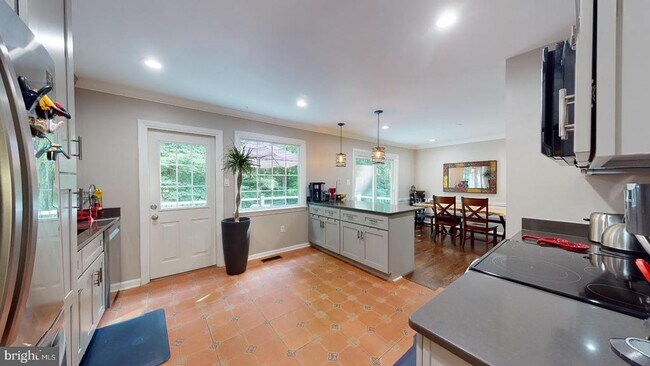 Building Photo - 7628 Chancellor Way