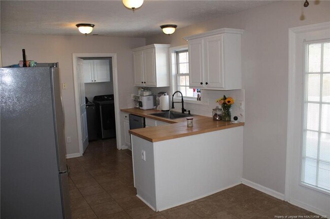 Building Photo - 209 Dolphin Dr