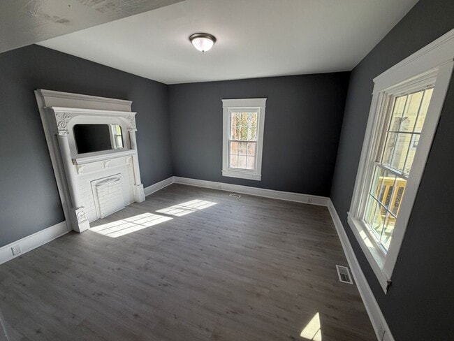 Building Photo - Amazing 7 Bedroom 2 bathroom updated home for rent in Burlington, NC