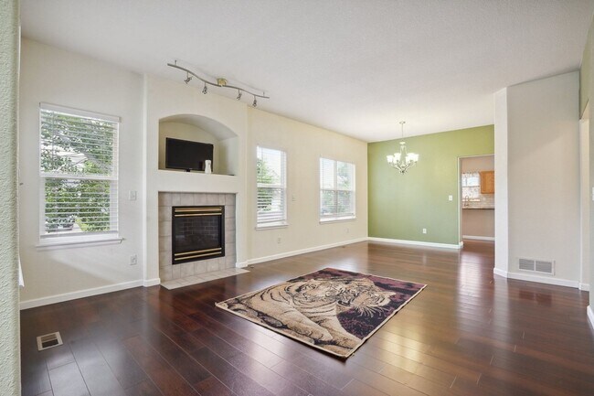 Building Photo - 4 Bedroom Single Family in Denver