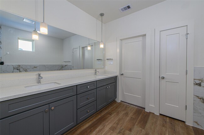 Building Photo - 881 Rachel St