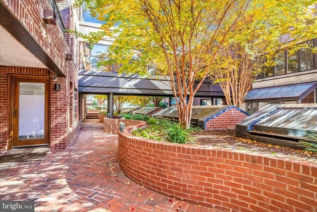 Building Photo - 1080 Wisconsin Ave NW