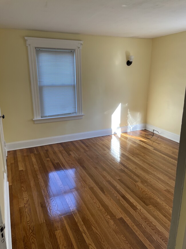 Building Photo - 381 Ward St