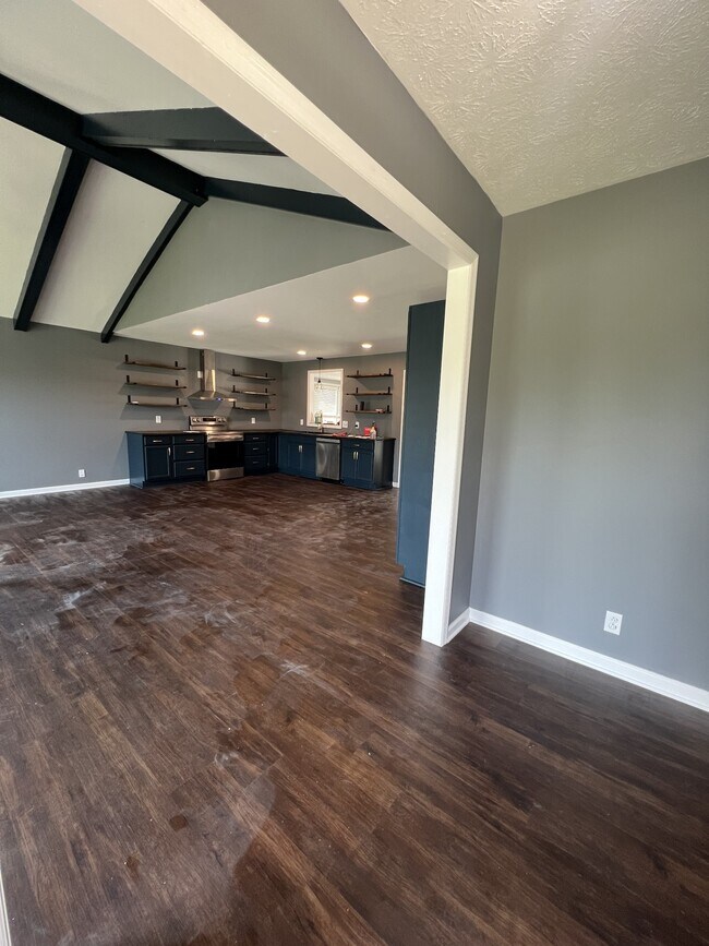 Building Photo - 120 Lake Point Dr