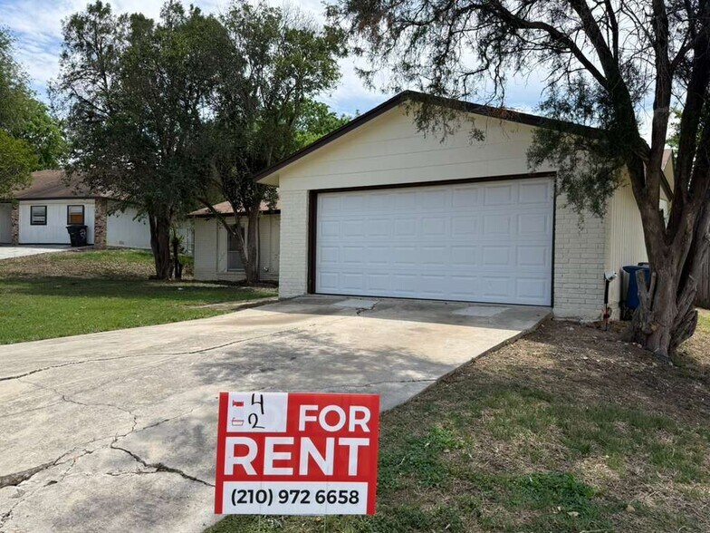 Building Photo - 5822 Lake Wind