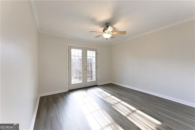 Building Photo - 4943 Meadow Ln