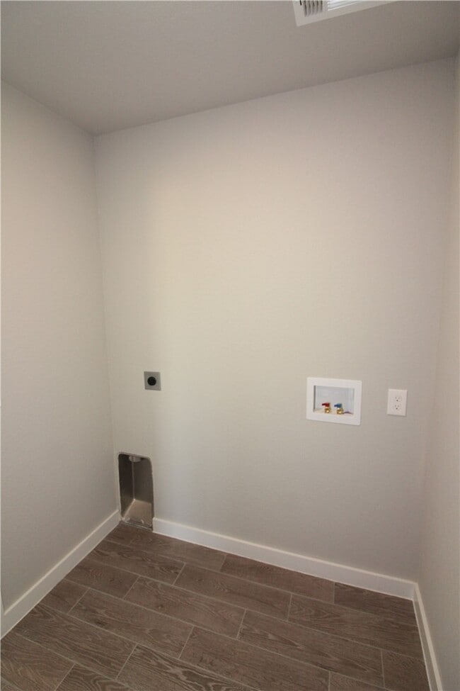 Building Photo - 411 Barbet Dr