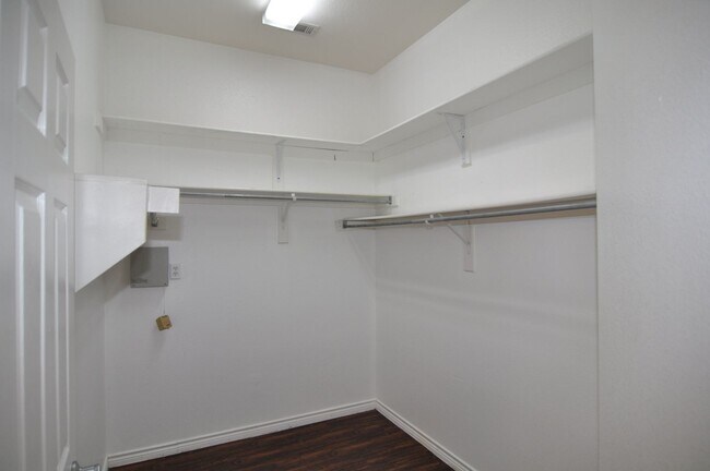 Building Photo - Welcome to this charming 3-2-2 brick home ...