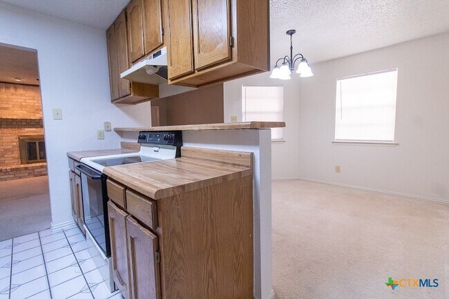 Building Photo - 2018 Newton Dr