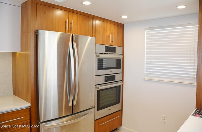Building Photo - 1555 N Hwy A1A