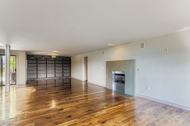 Building Photo - Laurelhurst View Home