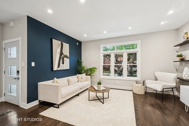 Building Photo - 3125 S Giles Ave