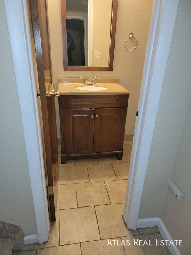 Building Photo - 408 Columbia Rd