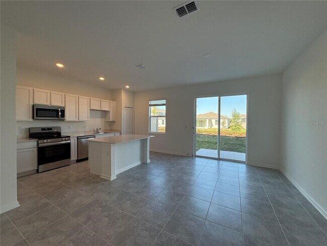 Building Photo - 2533 Skyline Lp