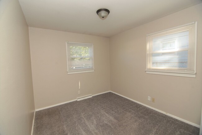 Building Photo - Updated 3 Bedroom Home | Move In Ready