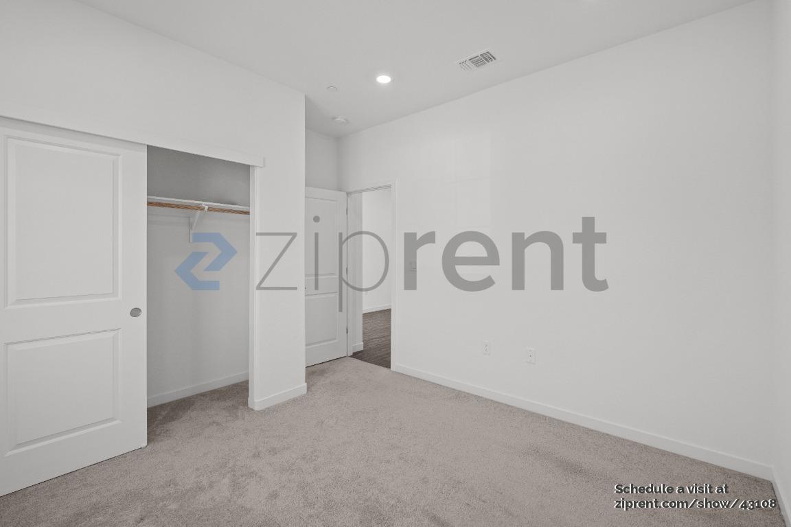 Building Photo - 1074 Osprey Dr
