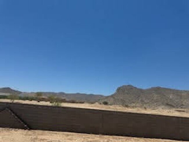 Building Photo - Beautiful 5 bed in Litchfield Park!