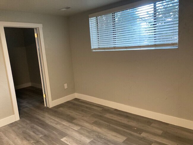 Building Photo - 1501 E Shenandoah Ct