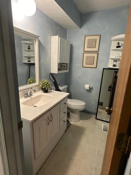 Building Photo - 183 Blakeford Dr