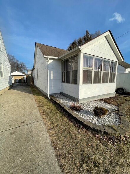 Building Photo - 23352 Hoover Ave