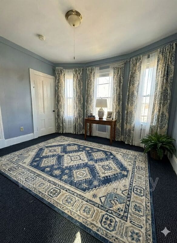 Building Photo - 5 Ellis Ave