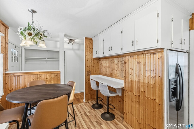 Building Photo - 12 Beach Park Rd