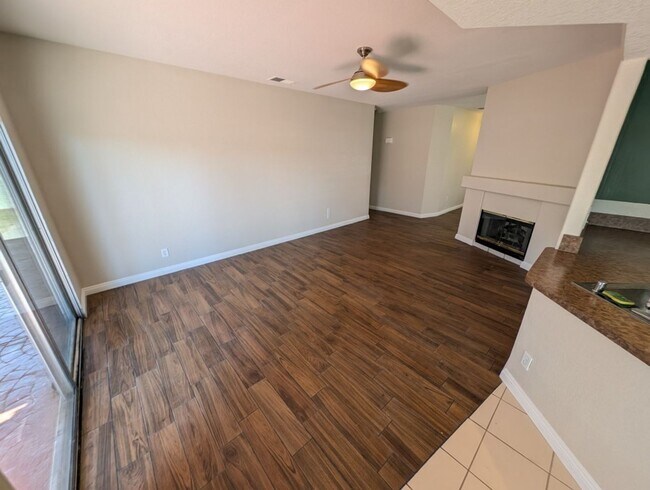 Building Photo - 731 Rising Star Dr