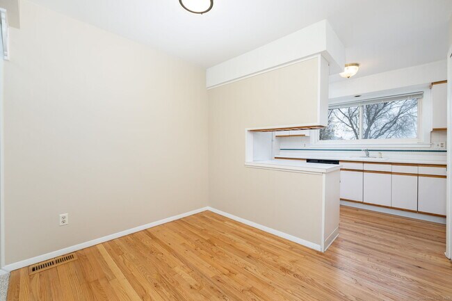 Building Photo - 16 Springdale Rd