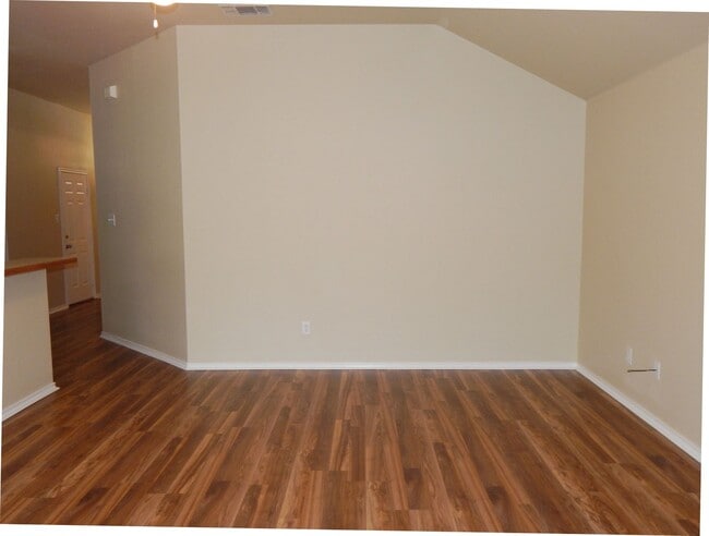 Building Photo - South Tyler - Handsome 3 Bedroom, 2 Bath H...