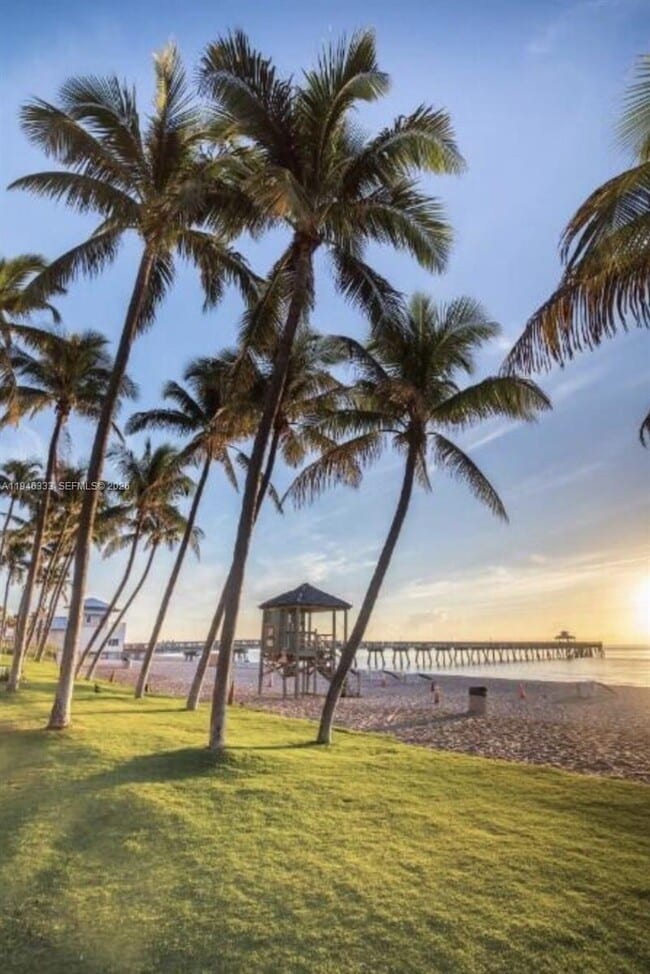 Building Photo - 664 SE 20th Ave